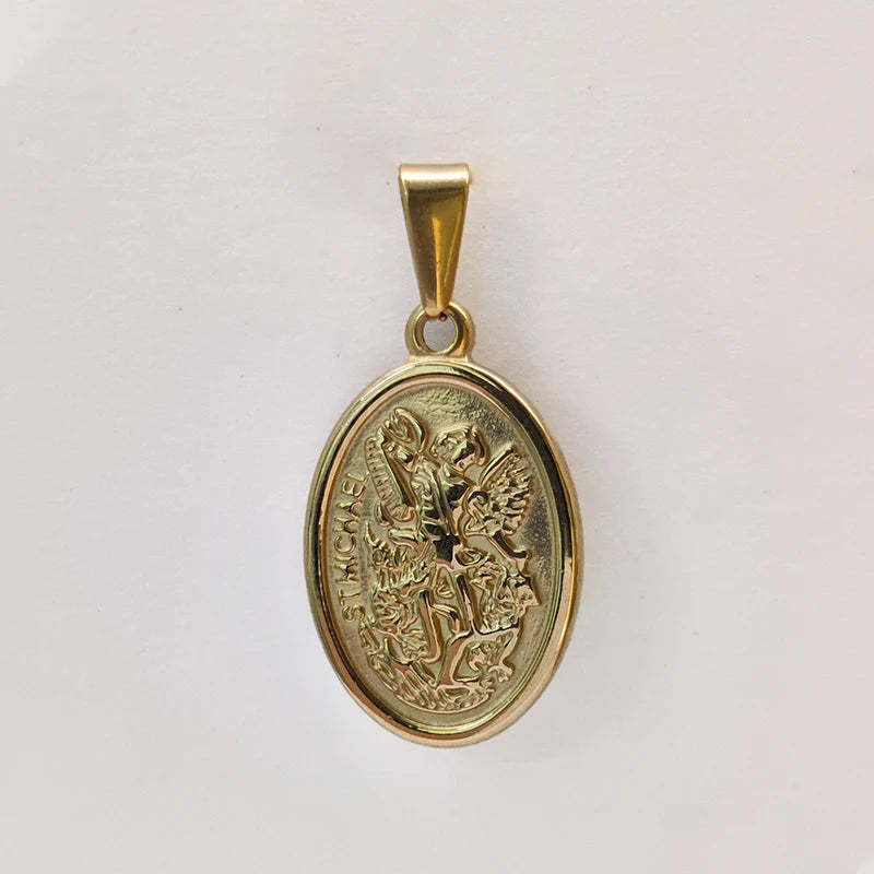 Classic Pendant Classic 3 Necklace