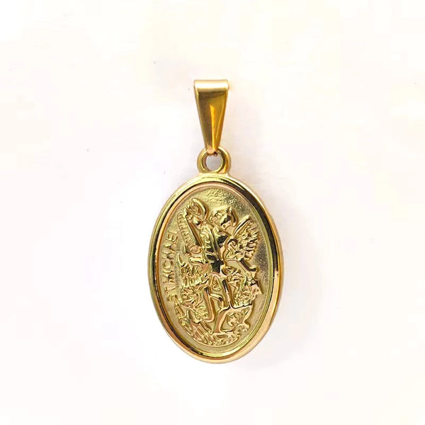 Classic Pendant Classic 3 Necklace
