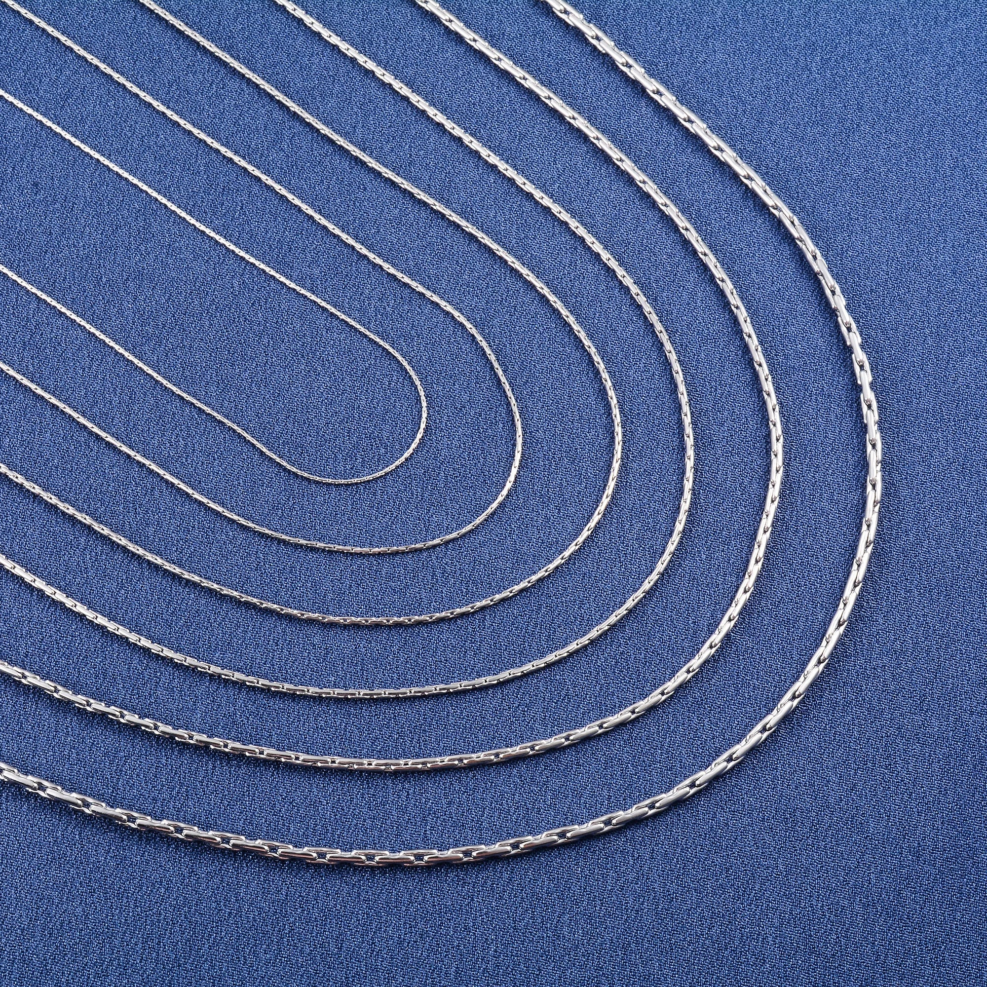 Classic Classic 8 Necklace